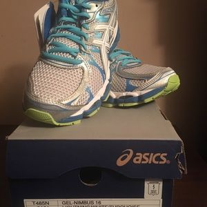 Women’s asics gel nimbus 16, new in box size 8.5
